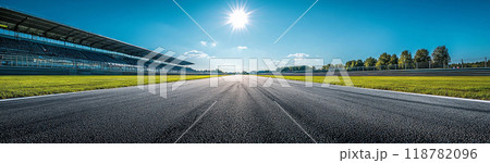 晴天の青空とモータースポーツのレース場	 118782096