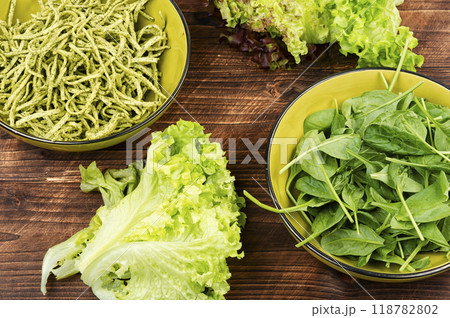 Pasta with spinach. 118782802