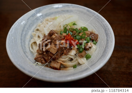 炸醤麺（ジャージャー麺） 118784314