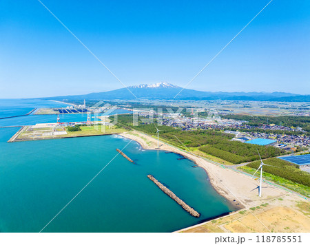 鳥海山と酒田港（山形県酒田市） 118785551