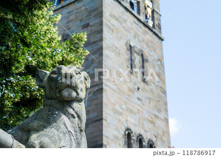 カーディフ城の城壁に作られたトラの石造 ウェールズの首都カーディフにて カーディフ城の城壁に作られたトラの石造 ウェールズの首都カーディフにて 118786917