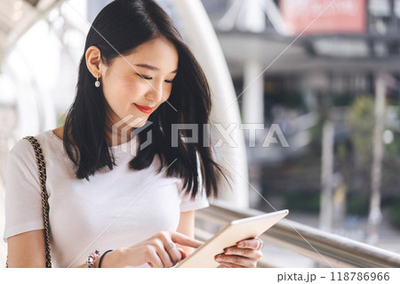 Business working asian woman front face using digital tablet Business working asian woman front face using digital tablet 118786966
