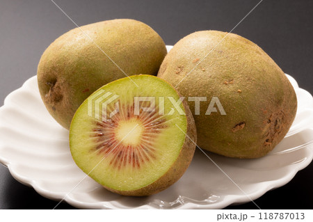 キウイ（紅妃　こうひ） 118787013