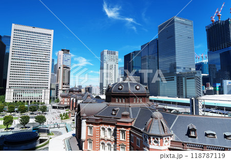東京駅と周辺のオフィスビル 118787119