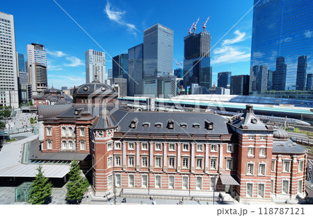 東京駅と周辺のオフィスビル 東京駅と周辺のオフィスビル 118787121