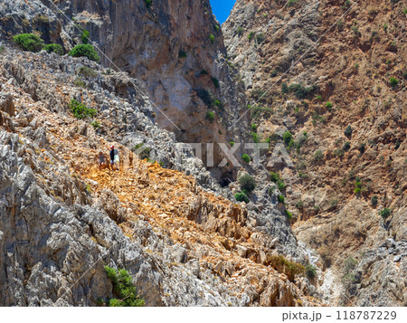 急斜面の険しい岩の道 (ギリシャ、クレタ島) 急斜面の険しい岩の道 (ギリシャ、クレタ島) 118787229