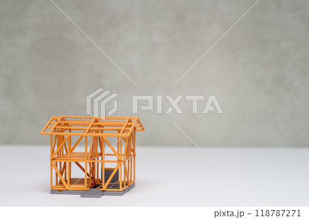 建築中の木造住宅のミニチュア 建築中の木造住宅のミニチュア 118787271