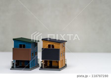 片流れ屋根の3階建て住宅のイメージ 片流れ屋根の3階建て住宅のイメージ 118787280