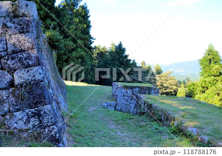 岩村城跡 本丸跡の石垣 岩村城跡 本丸跡の石垣 118788176
