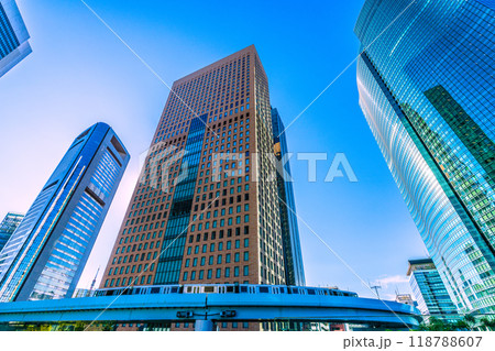 日本の東京都市景観 9月。汐留のオフィス街などを望む 日本の東京都市景観 9月。汐留のオフィス街などを望む 118788607