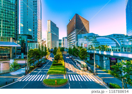 日本の東京都市景観 9月。汐留のオフィス街などを望む 118788654