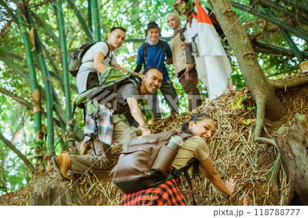 supporting group helping friend climbing mountain supporting group helping friend climbing mountain 118788777