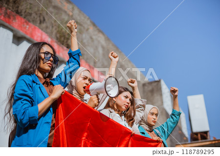 powerful women giving speech on indonesian independence day 118789295