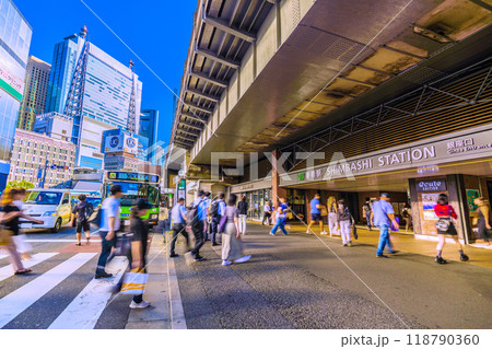 日本の東京都市景観 9月…新橋駅（銀座口）などを望む。左奥は汐留のビル群＝9月13日 118790360