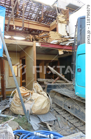 民家解体工事現場 118790879
