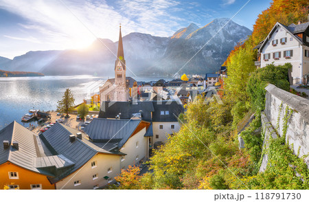 Amazing view of famous Hallstatt mountain village with Hallstatter lake. Amazing view of famous Hallstatt mountain village with Hallstatter lake. 118791730