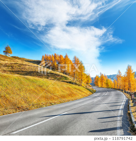 Gorgeous view of Grossglockner High Alpine Road at autumn. Gorgeous view of Grossglockner High Alpine Road at autumn. 118791742