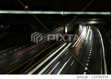 相模大塚駅付近、東名高速道路の夜景（金網あり2） 118792919