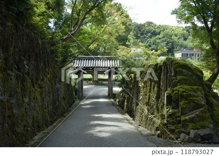 興聖寺　琴坂から見る石門(表門) 118793027