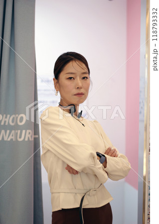 30s business woman posing as a business woman in studio 118793332