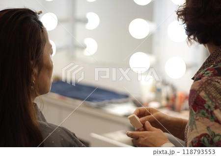 Concept of a beautiful Korean woman in her 30s getting her makeup done by a makeup artist, face before makeup Concept of a beautiful Korean woman in her 30s getting her makeup done by a makeup artist, face before makeup 118793553