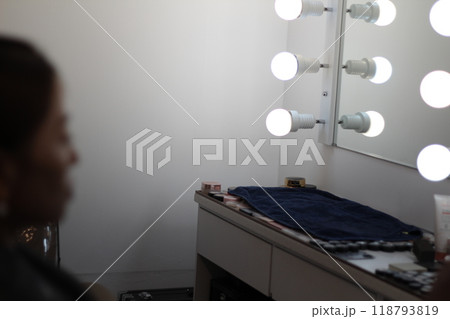 Concept of a beautiful Korean woman in her 30s getting her makeup done by a makeup artist, face before makeup Concept of a beautiful Korean woman in her 30s getting her makeup done by a makeup artist, face before makeup 118793819