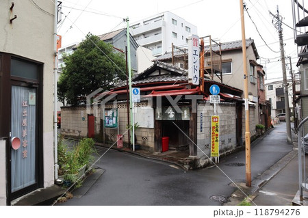 下町にある質屋（東京都墨田区向島5丁目） 118794276