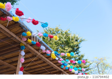 祭囃子の空 花紙が飾られたやぐら 祭囃子の空 花紙が飾られたやぐら 118794402