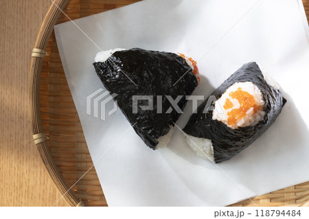 イクラのおにぎり 118794484