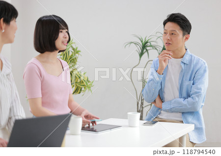 後輩の話を疑い深く聴くエンジニア_2 後輩の話を疑い深く聴くエンジニア_2 118794540