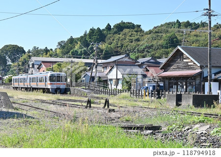 美濃赤坂駅と電車 美濃赤坂駅と電車 118794918