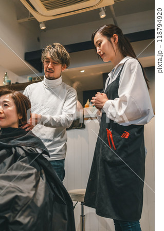 beauty parlor 118794920