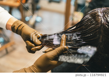 beauty parlor 118794921