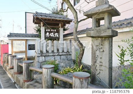 交差点角に作られた中山道赤坂宿のモニュメント 交差点角に作られた中山道赤坂宿のモニュメント 118795376