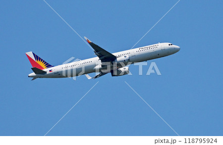 フィリピン航空A321離陸上昇 118795924
