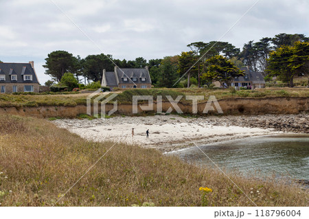 Le Verlen beach in Landunvez Le Verlen beach in Landunvez 118796004