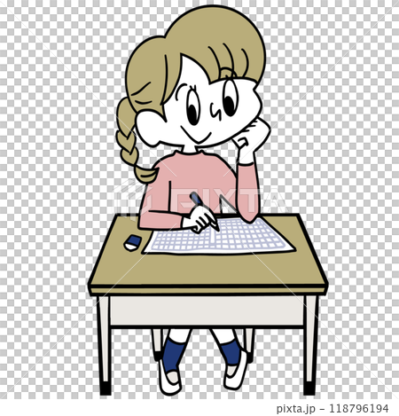 机で作文を書く小学生 118796194