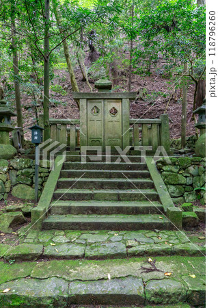 京都市左京区大原来迎院町　来迎院（魚山大原寺）　御廟（三重石塔）重要文化財 118796260