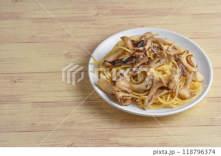 秋の味覚　キノコスパゲッティー 118796374