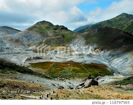 富山県・立山連峰・室堂平地獄谷 118797565