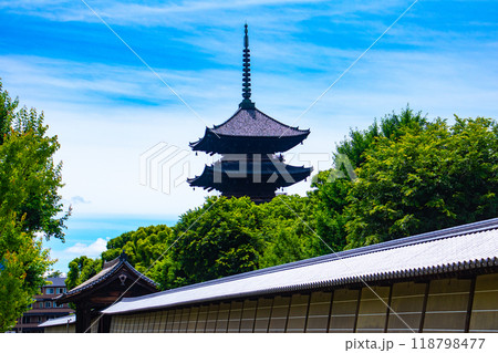 【京都風景】東寺　流れる雲と五重塔 118798477
