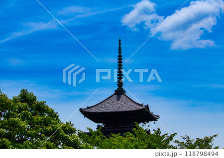 【京都風景】東寺　流れる雲と五重塔 118798494