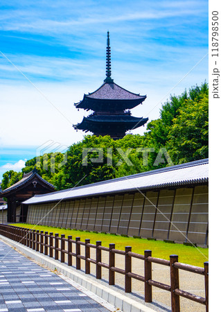 【京都風景】東寺 流れる雲と五重塔 【京都風景】東寺 流れる雲と五重塔 118798500