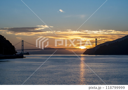 安芸灘大橋の向こうに出る日の出 安芸灘大橋の向こうに出る日の出 118799999