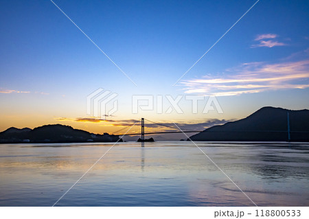 日の出前の安芸灘大橋 日の出前の安芸灘大橋 118800533