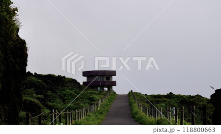 東京都伊豆諸島伊豆大島の展望避難休憩舎 118800663