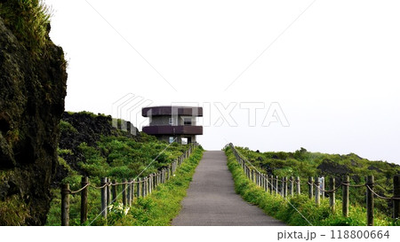 東京都伊豆諸島伊豆大島の展望避難休憩舎 118800664