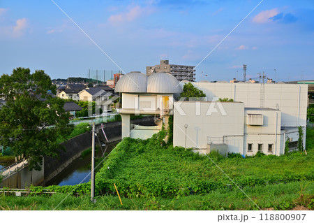 荒川土手から16号国道沿いの風景　滝沼川排水機場　 118800907