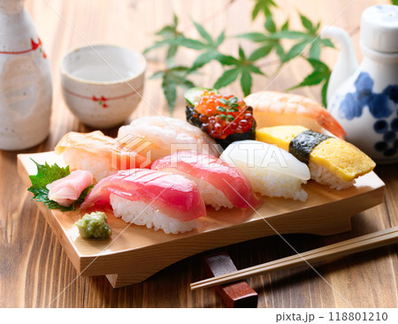 寿司下駄に盛り付けた握り寿司 盛り合わせ 寿司下駄に盛り付けた握り寿司 盛り合わせ 118801210