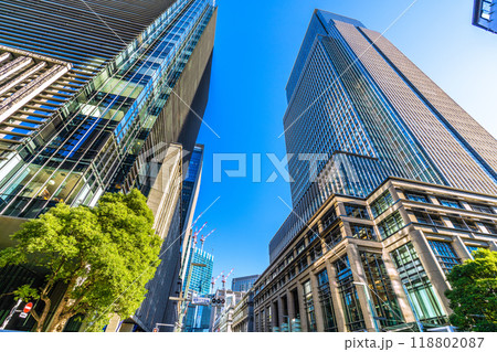 日本の東京都市景観 室町三丁目南。日本橋三井タワー(右)や日本橋一丁目の再開発事業(奥)などを望む 日本の東京都市景観 室町三丁目南。日本橋三井タワー(右)や日本橋一丁目の再開発事業(奥)などを望む 118802087